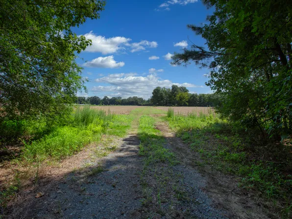 833 River Point Rd, Moncure, NC 27559