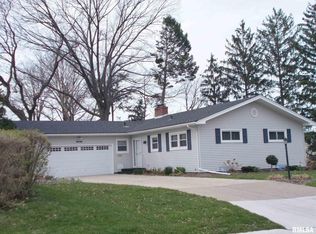 1311 Highland Park Dr, Bettendorf, IA 52722