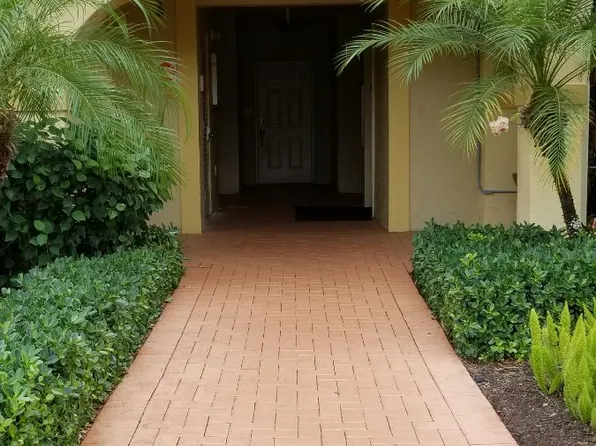 300 Uno Lago Dr, Juno Beach, FL