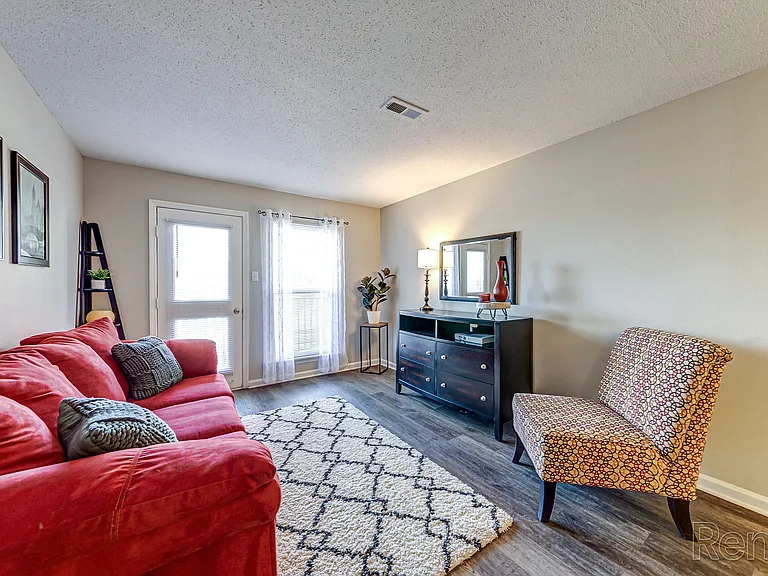 Remington Apartments — Photo 16
