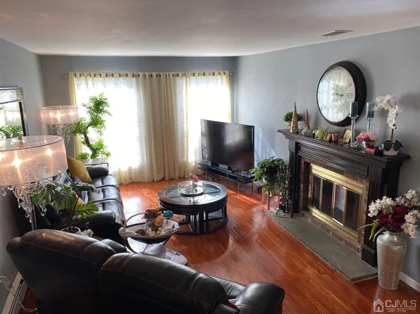 323 Gills Ln #12Q, Woodbridge, NJ 08830