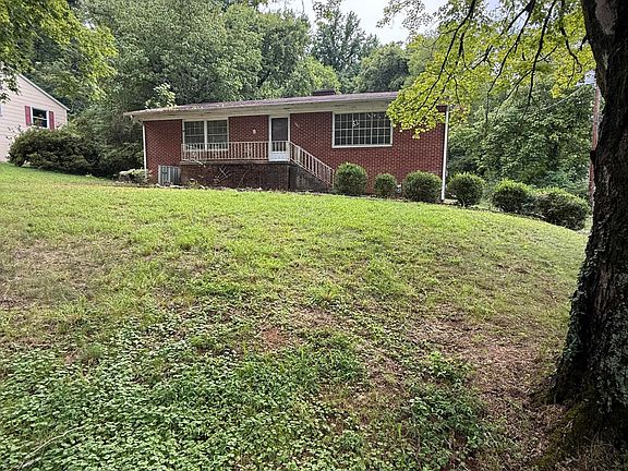 3rd image of 407 Overhill Rd
