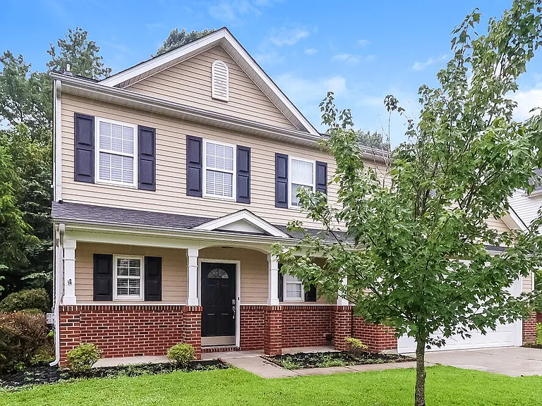 142 Hampshire Dr — Photo 4