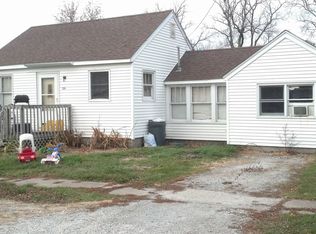 124 W School St, Wolcott, IN 47995