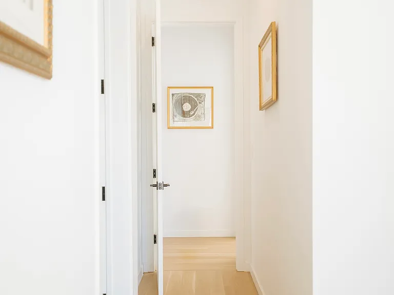 233 N Magee St — Photo 17