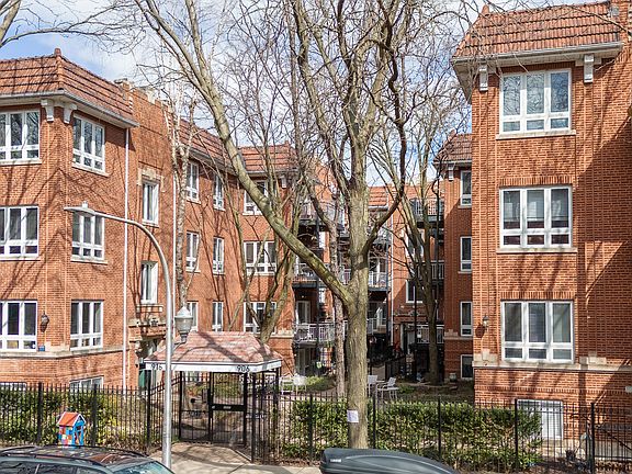 3rd image of 914 W Agatite Ave #1N