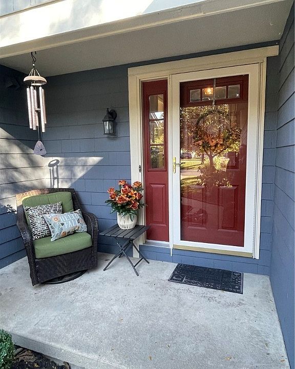 1st image of 807 Cobblestone Dr