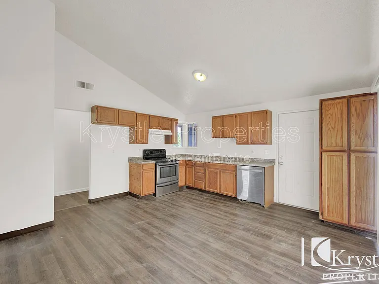 165 Georgetown Ct — Photo 3