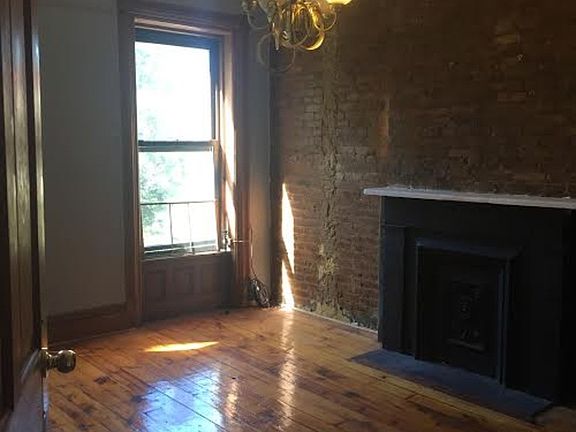 3rd image of 30 Saint Johns Pl #3