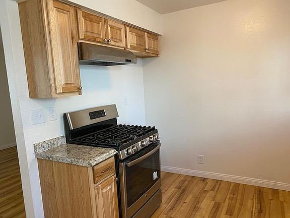 3rd image of 2273 1/2 Dunlop St #6