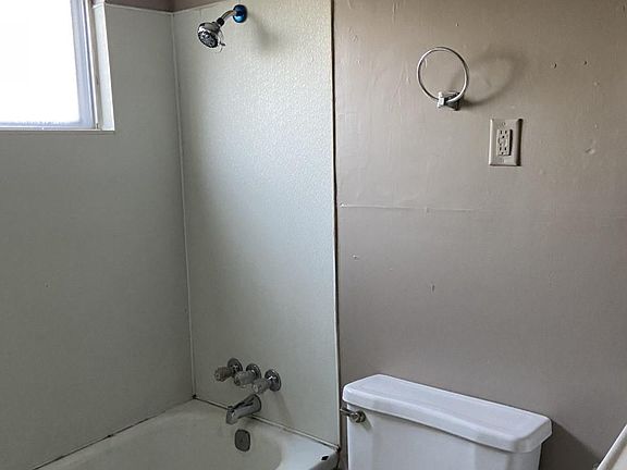 3rd image of 1401 Meeks St APT A2