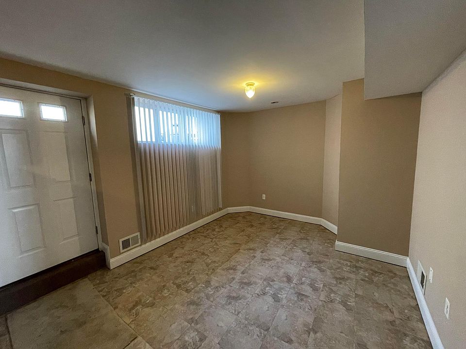 1st image of 19-2 Steele Ave