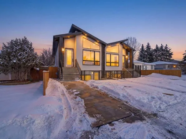 8520 SW 33rd Ave NW, Calgary, AB T3B 1M1