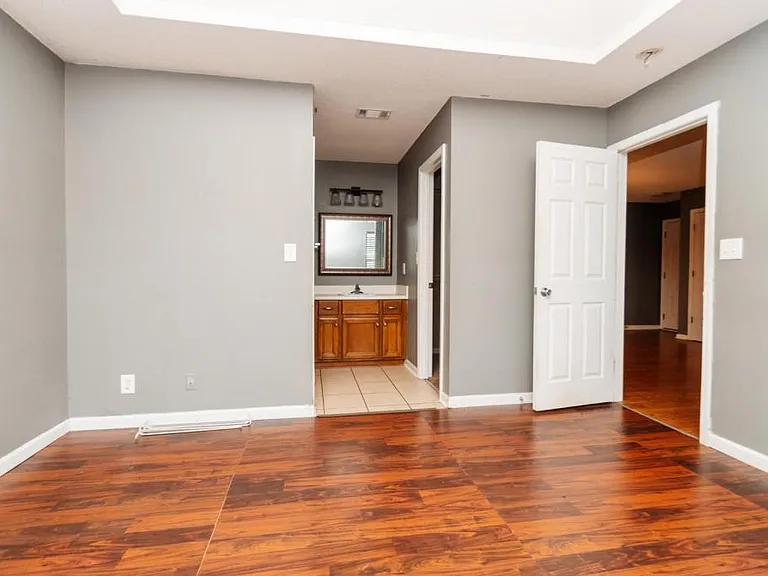 132 Coronation Dr — Photo 5