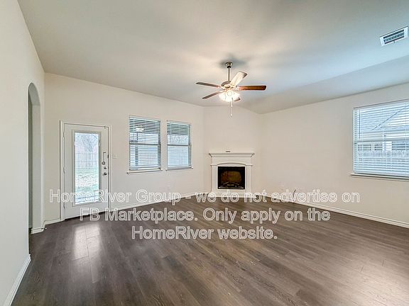 2nd image of 212 Lakeview Cir