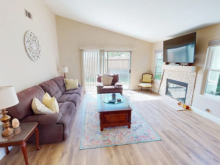 14640 Marymount St — Photo 3