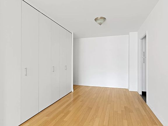 5th image of 7 E 14th St APT 918