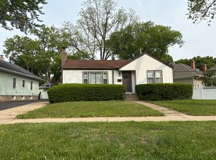 321 Brainerd Ave, Libertyville, IL 60048