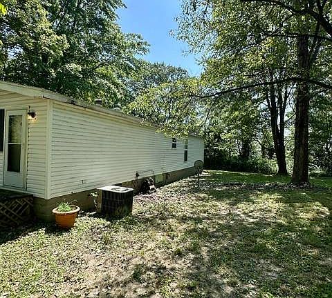 3rd image of 329 County Road 1800e