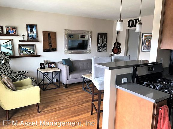 4th image of 5041-43 Santa Monica Ave #8