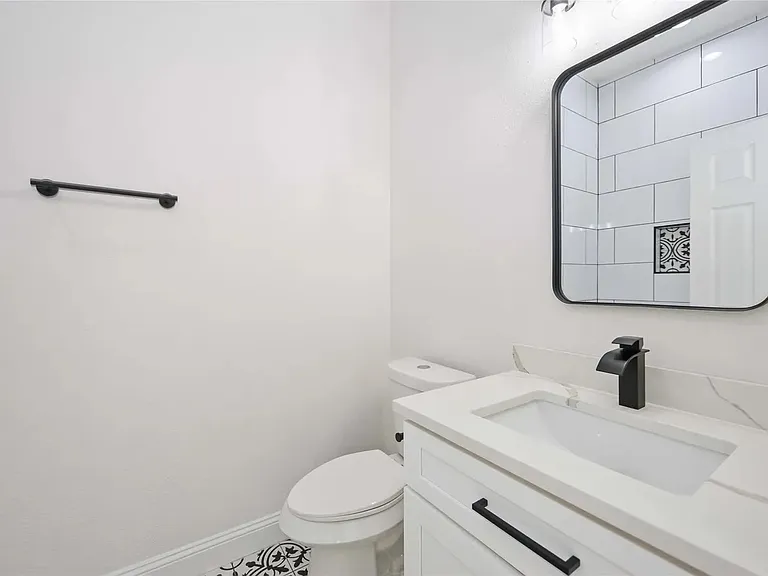 5862 Southington St — Photo 11