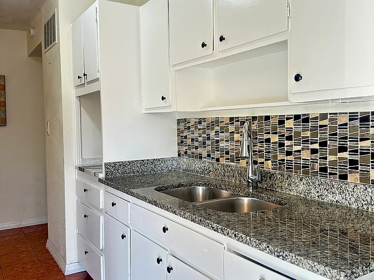 4717 Town N Country Blvd — Photo 14