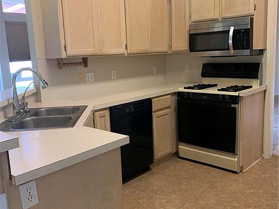 3rd image of 1709 Creekside Ct