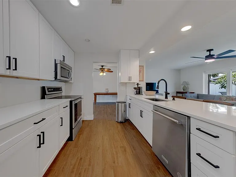 11602 Grove St — Photo 15