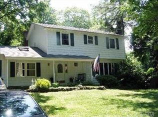 5 Bunker St, Rocky Point, NY 11778