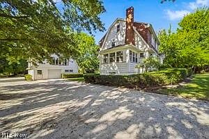 4th image of 3782 Main St