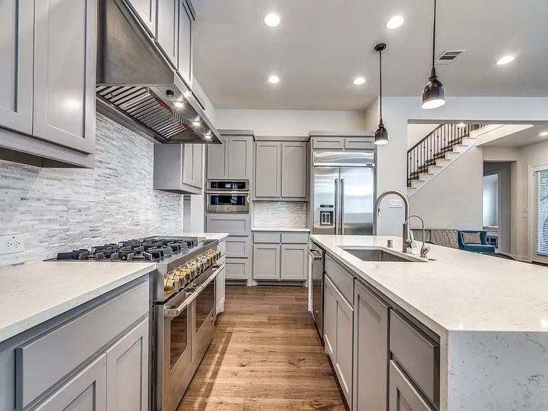 905 Asbury Dr — Photo 8