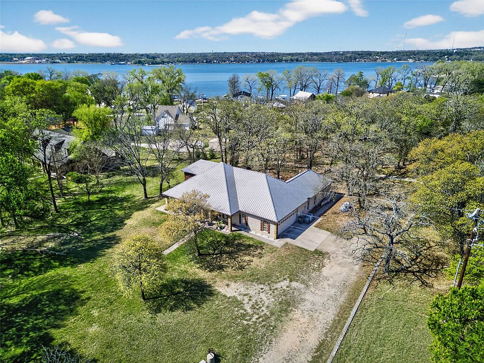 1st image of 411 Valley Rd