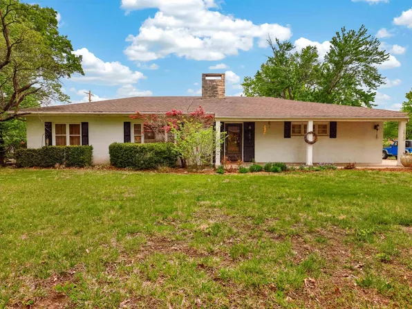 3625 SW Windsor Ct, Topeka, KS 66604