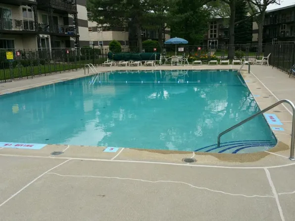 301 E Plainfield Rd APT 2, La Grange, IL 60525