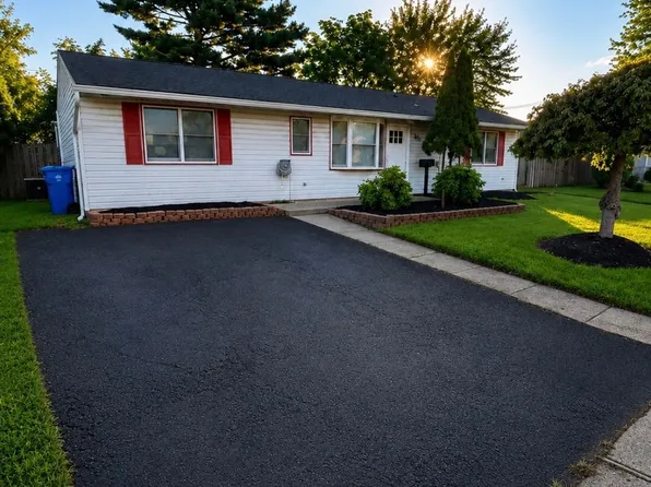 20 Graceful Ln, Levittown, PA 19055