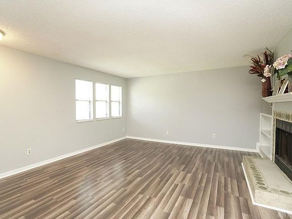 5th image of 19 Eland Ct