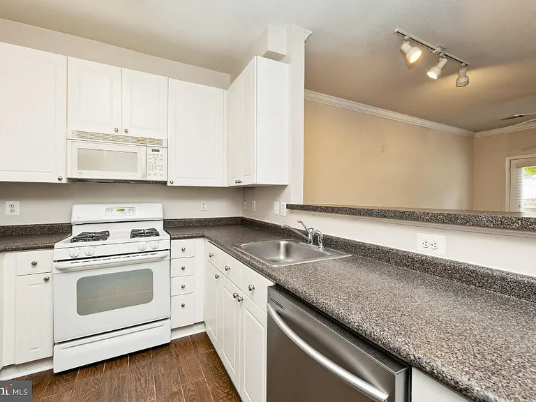 2765 Centerboro Dr #159 — Photo 8