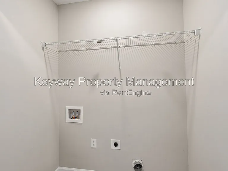 228 Linsmore Ln — Photo 10