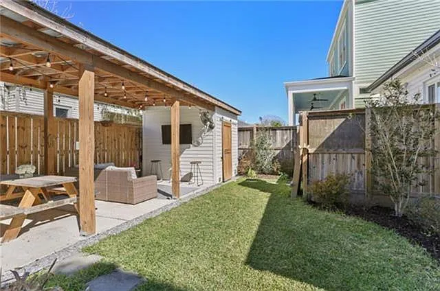 3725 Annunciation St — Photo 10