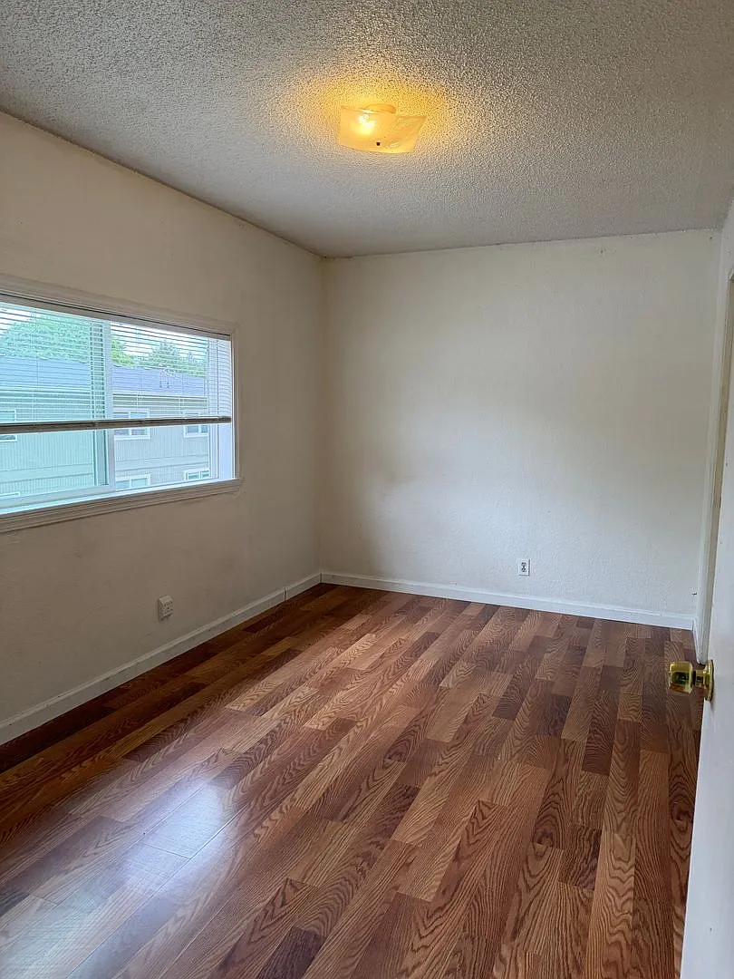 3550 Southeast 130th Avenue — Photo 2