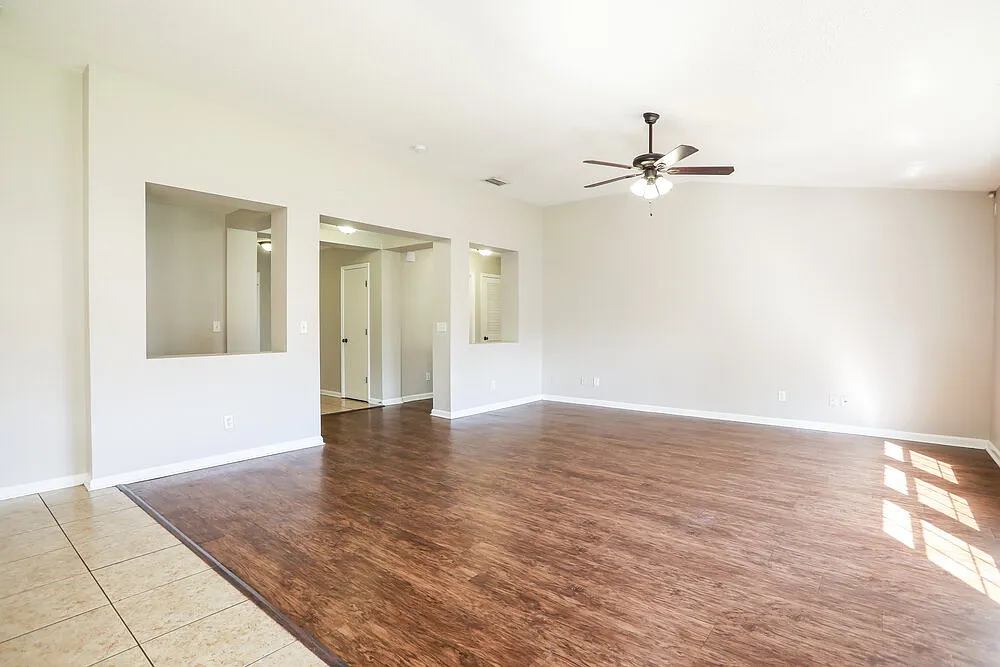 3 bed, 2.0 bath, 1710 sqft, $2,020 — Photo 4