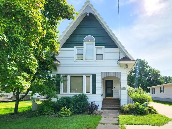 945 N Franklin St, Manchester, IA 52057