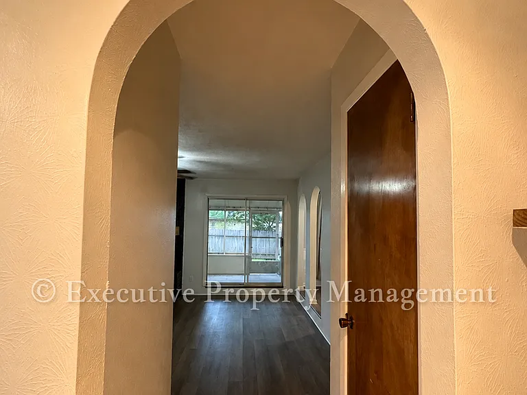 410 Jeffrey Ln — Photo 15