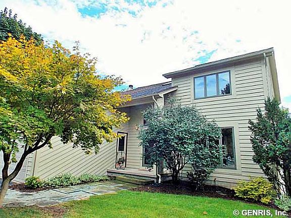 2nd image of 26 Erie Cres
