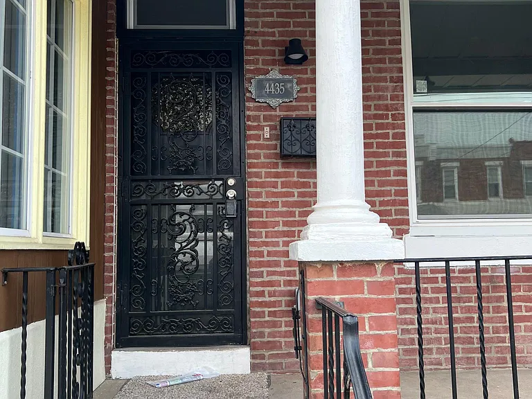 4435 Edgemont St — Photo 1