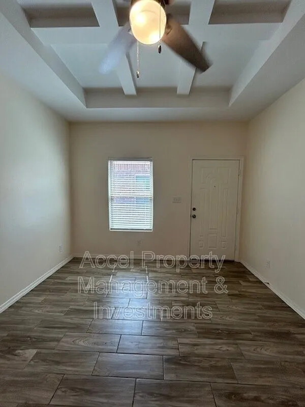 3 bed, 2.0 bath, 1008 sqft, $1,000 — Photo 2