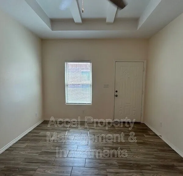 1012 W La Pointe Ave #1 — Photo 2
