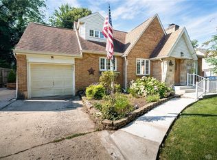 148 Canterbury Dr, Kettering, OH 45429
