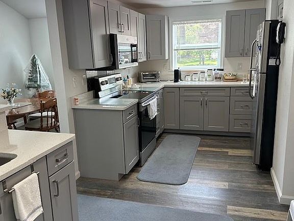 3rd image of 404 Forest Rd