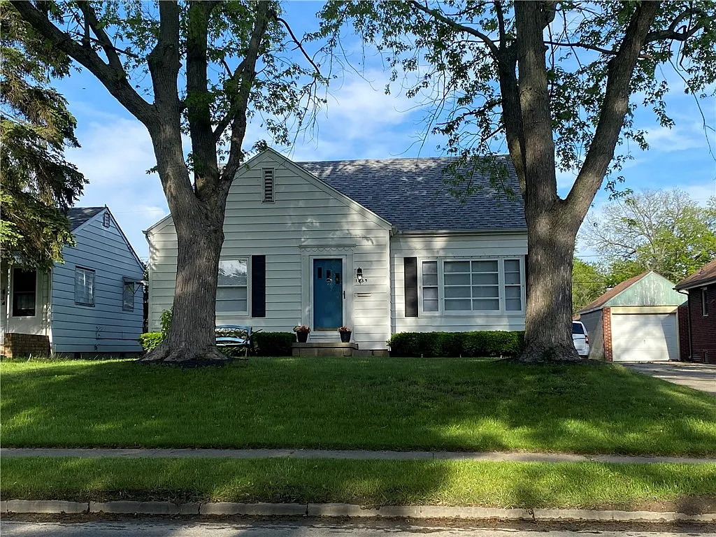 1639 N Gilbert St photo 1